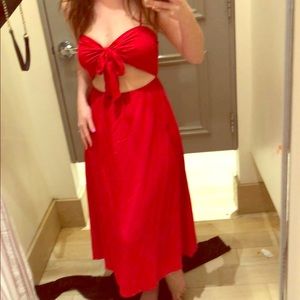 Beautiful cut out dress with tie in the front ❤️